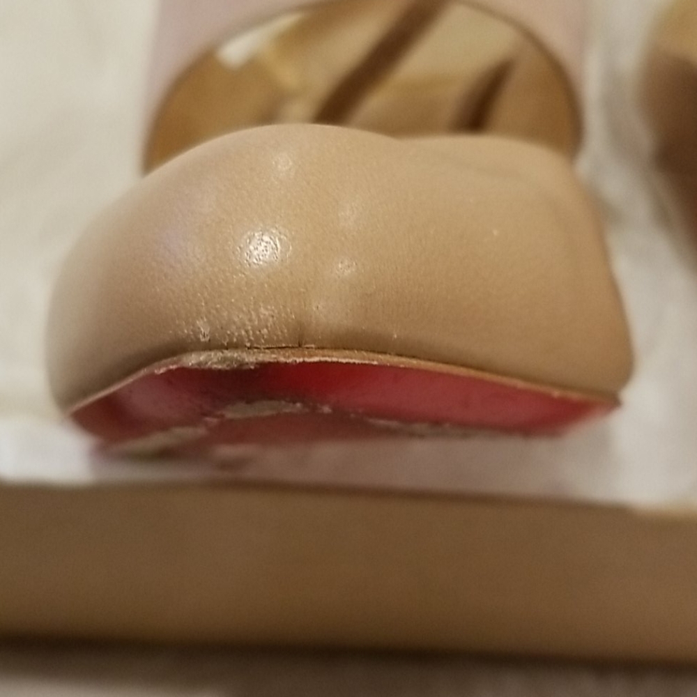 Christian Louboutin - Picture 8 of 12